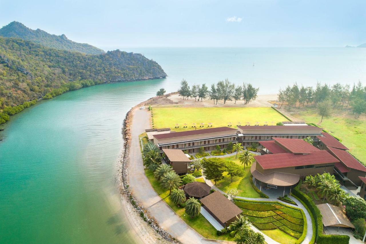 La Isla Pranburi Beach Resort Sam Roi Yot Extérieur photo